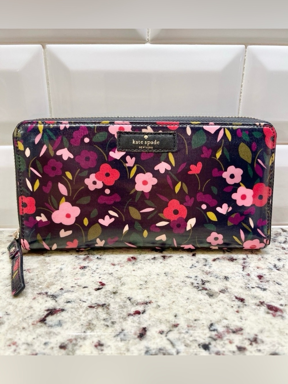 Kate Spade New York Daycation Boho Floral Neda Zip-Around Wallet